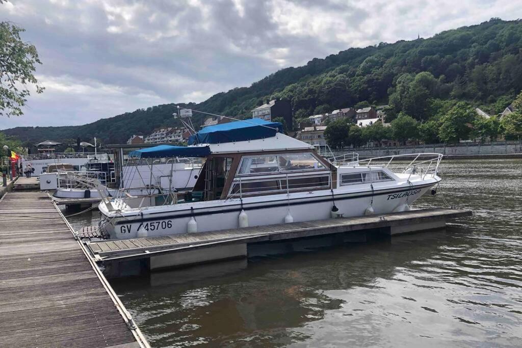 ホテルBateau  Tsilaosa Au Coeur De ナミュール エクステリア 写真